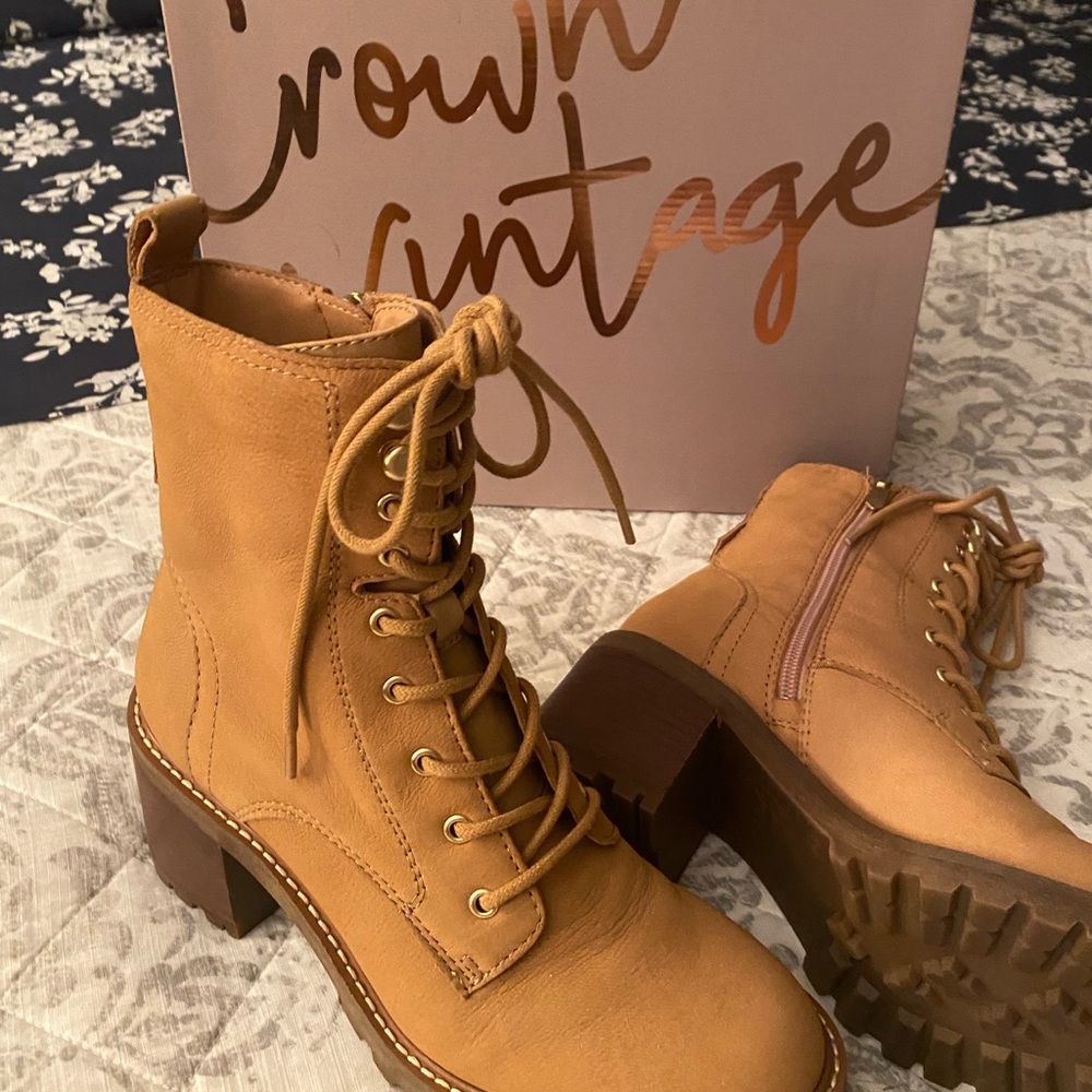 Crown Vintage Yuliana Boots